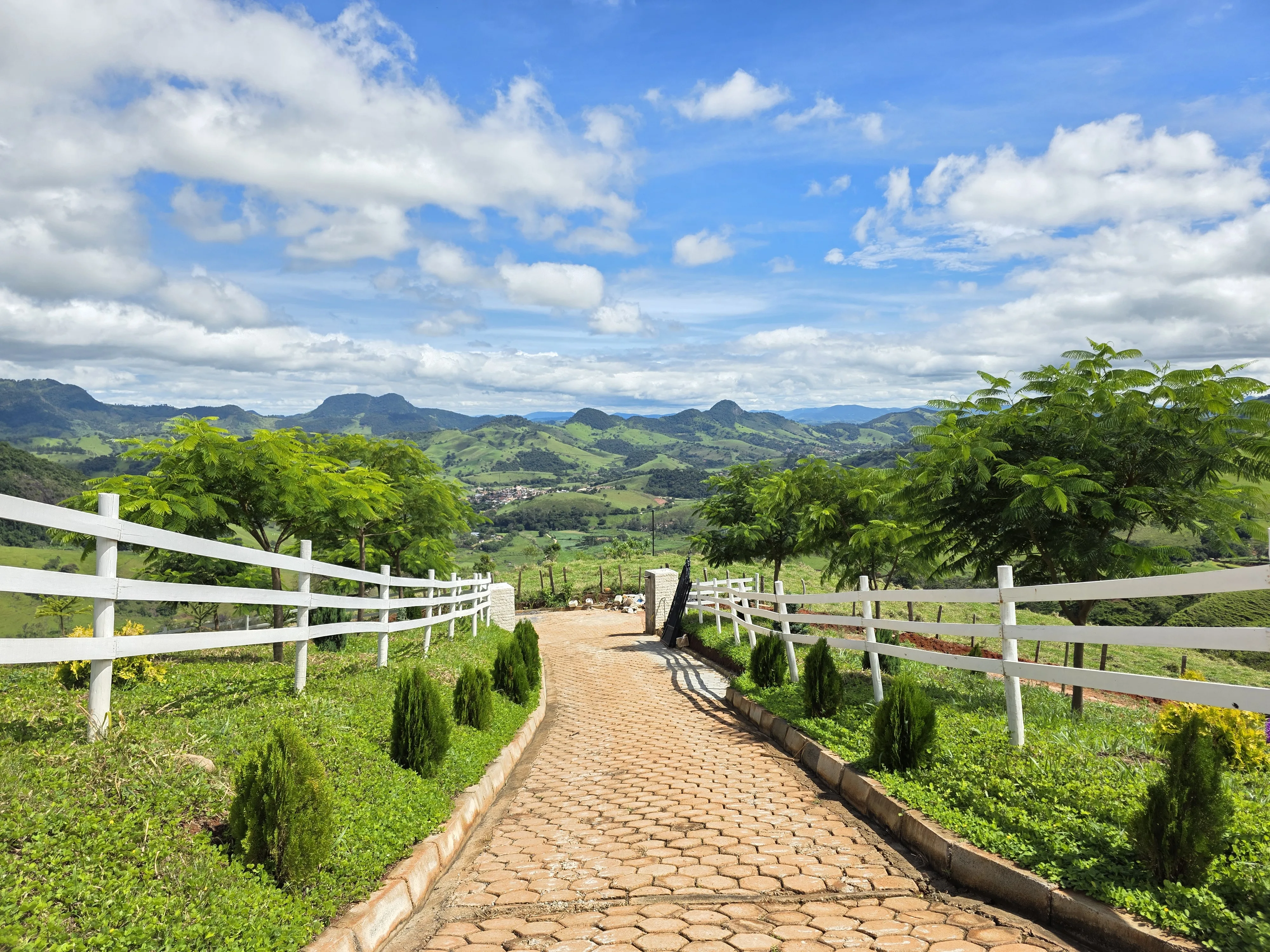 Portaria do Solar da Mantiqueira — estado atual